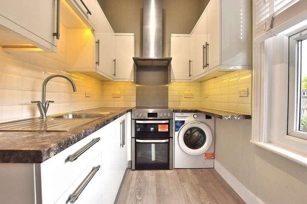 The Causeway, Dunmow, CM6 - Photo 1