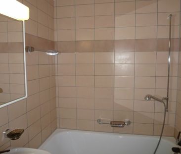 Geräumige und helle 4 Zimmer Wohnung in Zentrumsnähe. Ohne Balkon - Photo 1