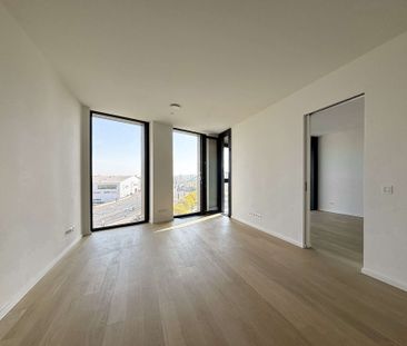 HIGH SIDE LIVING: 2-Zimmer im Residential Tower, mit Mainblick aus ... - Photo 1