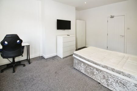 6 bedroom terraced house to rent - Photo 4