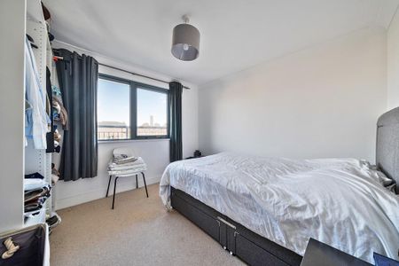 3 bedroom flat to rent - Photo 4