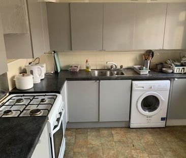 Room in a Shared House, Addison Close, M13 - Photo 4