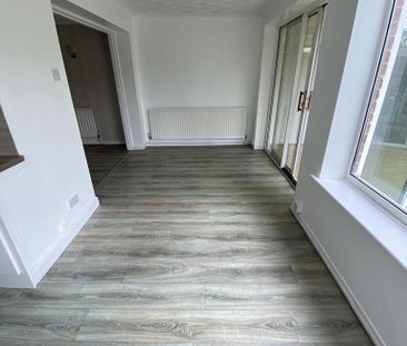 4 bedroom semi-detached house to rent - Photo 2