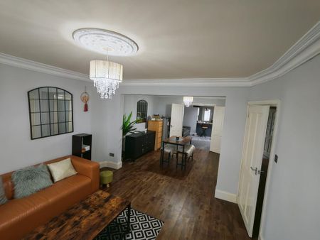 4 bedroom terraced house to rent - Photo 3