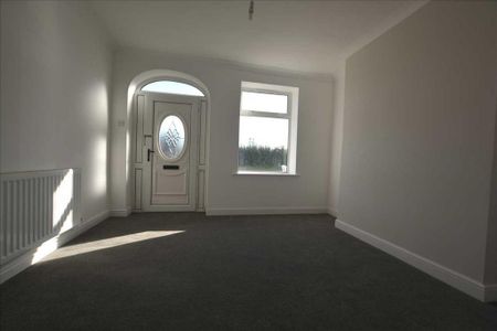 2 bedroom semi-detached house to rent - Photo 5