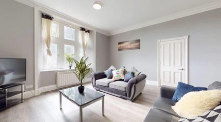 4 bedroom flat to rent - Photo 2