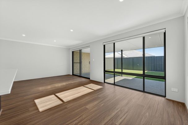 Band New Three Bedroom Dual Living Property! - Photo 1