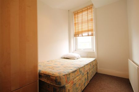 Warton Terrace, Heaton - Photo 2