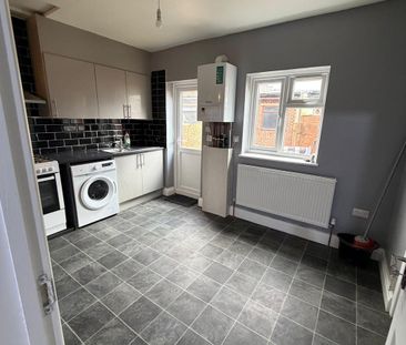 4 bedroom terraced house to rent - Photo 3