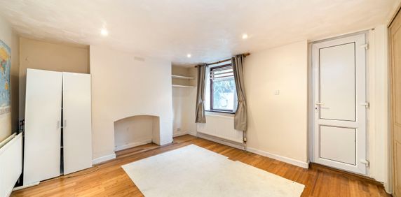 Charlton Church Lane, Charlton, SE7, London - Photo 2