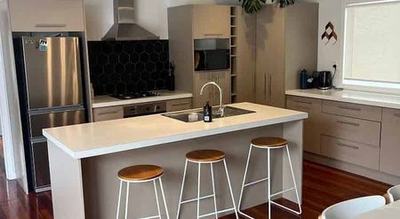 Charming 4 Bedroom Home in Mt Eden - Photo 4