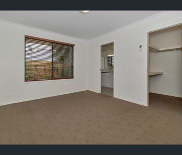 Spacious Four-Bedroom Family Home in Prime Middle Ridge Location - Photo 2