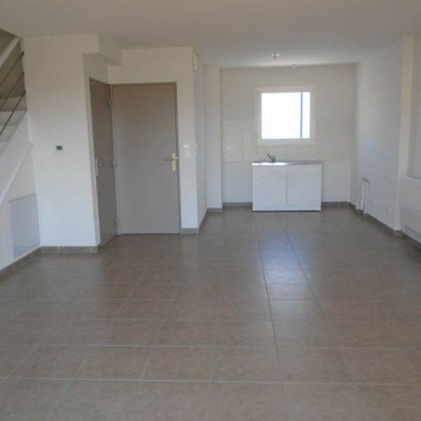 Location Maison 4 pièces 73m² CARPENTRAS 84200 - Photo 1