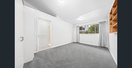 Stylish Unit with Decking, Two Bathrooms & Breathtaking Mountain Outlook - Photo 4