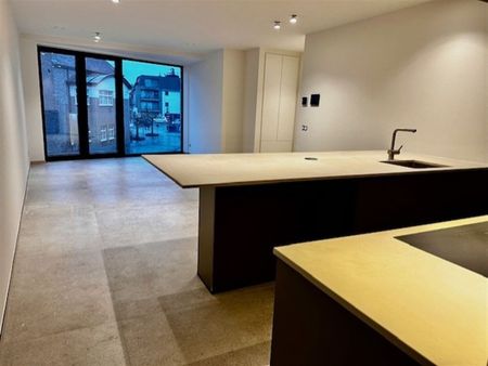 Volledig vernieuwd appartement te huur - Foto 4