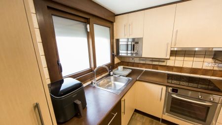 5-bedroom apartment for rent in Los Cármenes, couples allowed - Photo 2