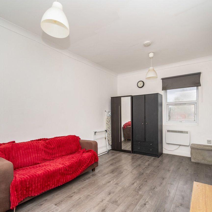 Studio to rent - Photo 1