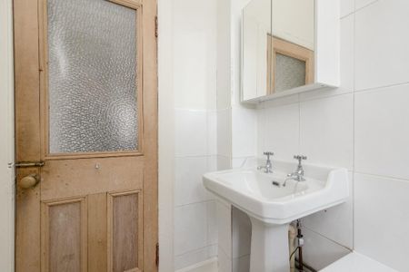 3 bedroom flat to rent - Photo 5