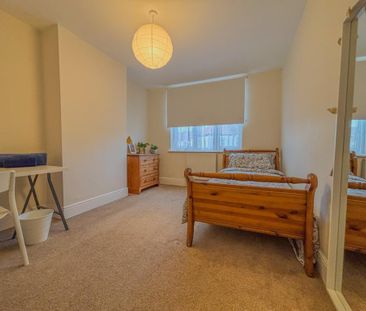 4 bedroom semi-detached house to rent - Photo 5