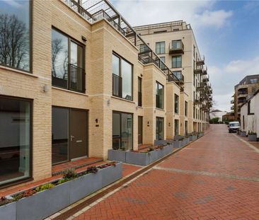 Contemporary 2 bedroom mews house in a unique development at the ed... - Photo 2