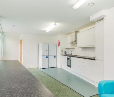 1 bedroom in a house share to rent - Photo 5