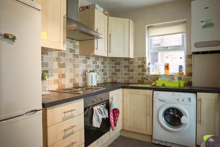 Flat 10, 10 Broomfield Cres, Headingley, Leeds, LS6 3DD - Photo 2