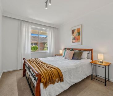 spacious & superbly located - Photo 3