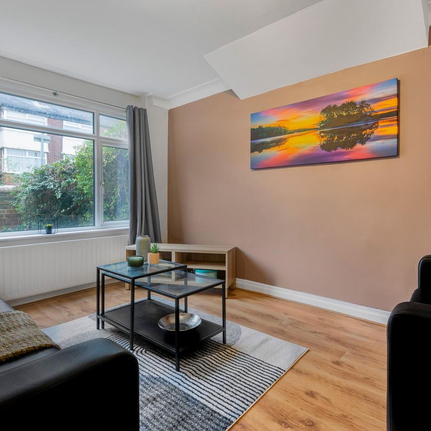 21 KELSO GARDENS Leeds - LS2 9PS - Photo 1