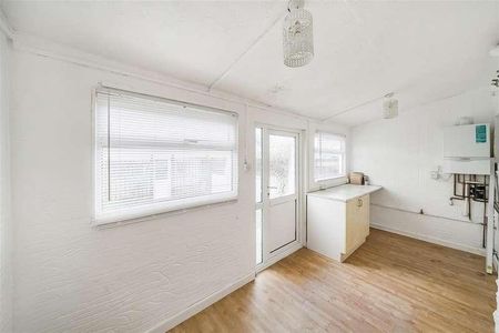 Whitworth Close, Gosport, PO12 - Photo 4