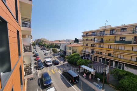 Location Appartement 2 pièces 40m² ST LAURENT DU VAR 06700 - Photo 2