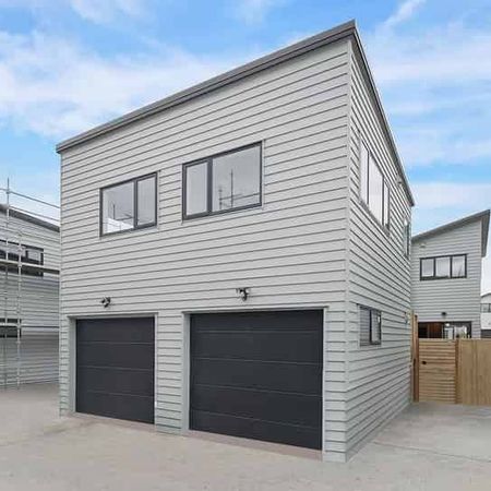 Stunning 4 Bedroom House - Photo 3