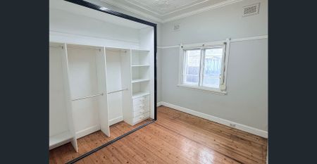 Light-Filled 2 Bedroom Pet Friendly Home - Photo 2