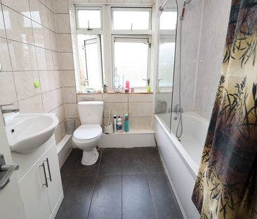 Room in a Shared Flat, Pennyfields, E14 - Photo 1