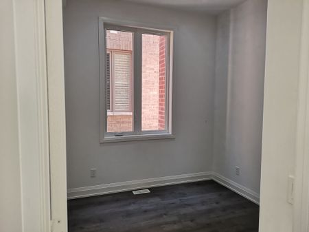 For Lease - 31 Snap Dragon Trail, East Gwillimbury, Ontario - Photo 3