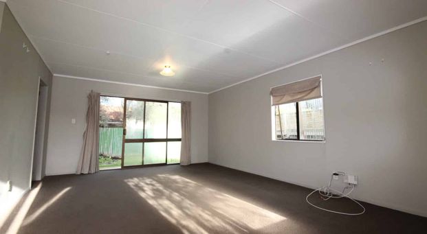 FIVE BEDROOMS - WEST END - Photo 1