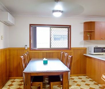 Furnished 4 bedrooms walking to school and shopping centre - Photo 6