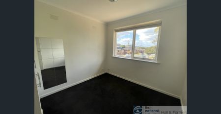 Spacious Two Bedroom Apartment - Photo 3