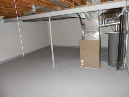 Three Bedroom Townhouse - Photo 5