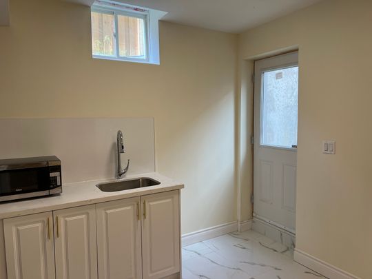 For Lease - 447 Grindstone Trail Unit# Bsmt, Oakville, Ontario - Photo 1