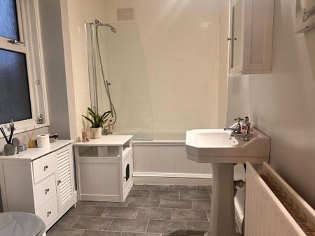 3 bedroom terraced house to rent - Photo 3