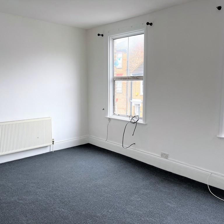 3 bedroom flat to rent - Photo 1