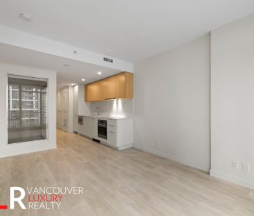 Condo in Surrey, BC - Photo 6