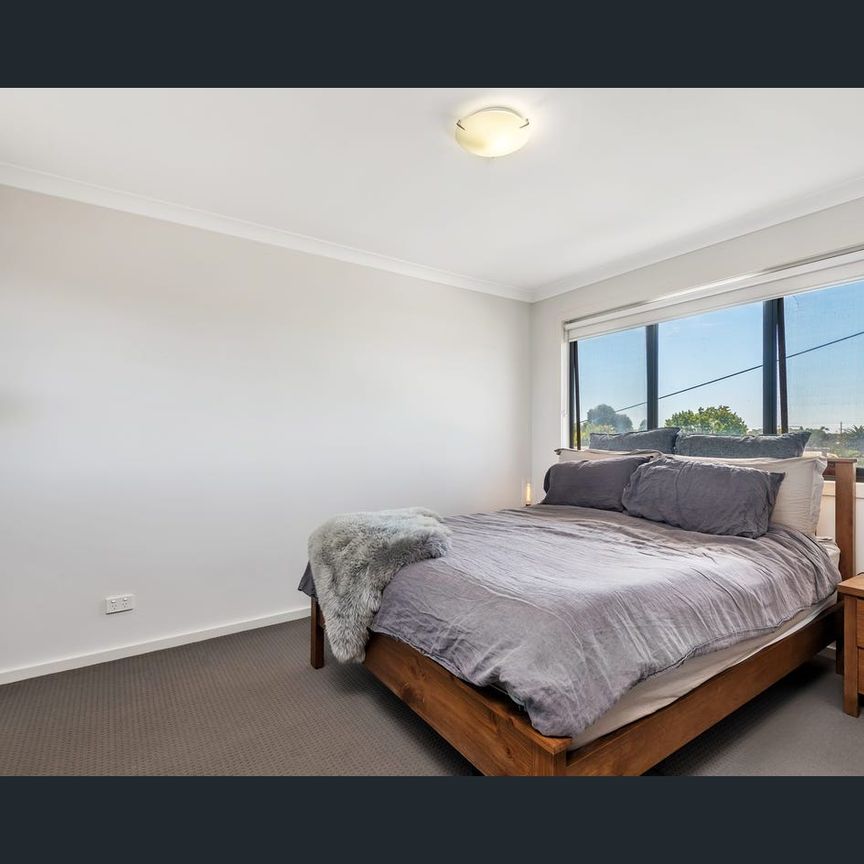 Modern and contemporary. - Photo 1