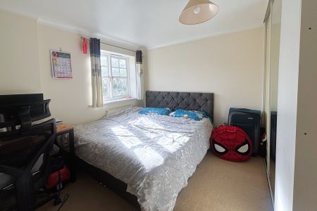 Kingsway, Woking - 2 bedrooms Property for lettings - Seymours - Photo 5