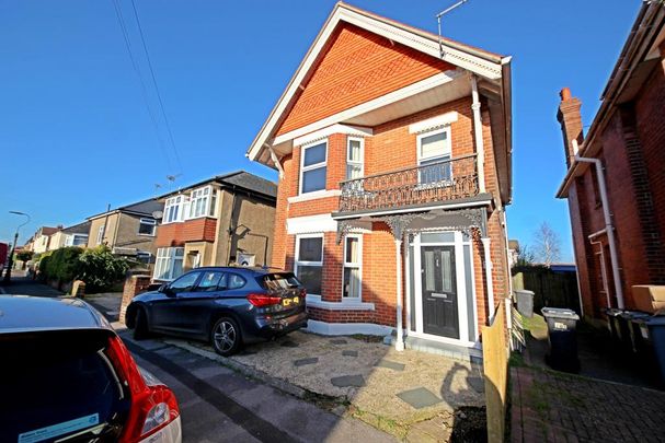 4 bedroom detached house to rent - Photo 1
