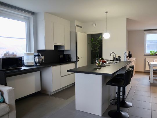 Ruim duplexappartement met ondergrondse garage! - Foto 1