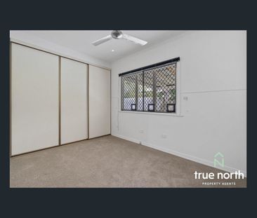 Charming Three-bedroom with a Large Backyard! - Photo 3