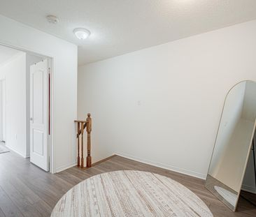 For Lease - 84 Hartford Crescent, Newmarket, Ontario - Photo 4