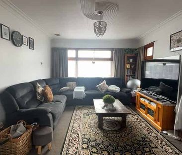 Family Home in Gladstone - Photo 2