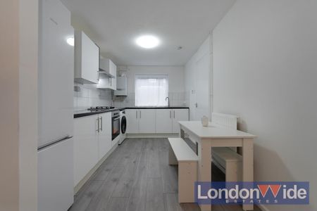 2 bedroom mews to rent - Photo 3